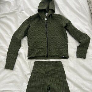 Booty by Brabants Olive Green Textured Active Set – Cropped Zip Hoodie & Biker S